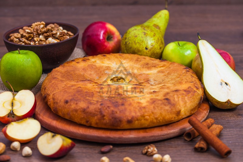 Пиріг з грушами, яблуками, горіхами і корицею - alania.com.ua