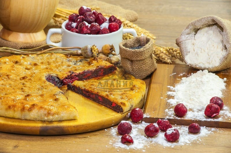 Пиріг з маком, вишнею і корицею - alania.com.ua